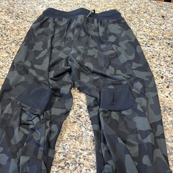 Zella Live In Jogger Pants Black Camo Soft Jogger Sweatpants Zipper Pockets S - Picture 5 of 5